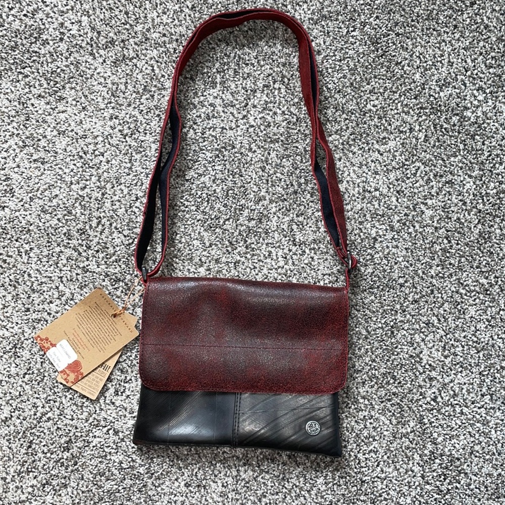 NWT.  Tire tube & waterproof canvas party bag adjustable strap.
